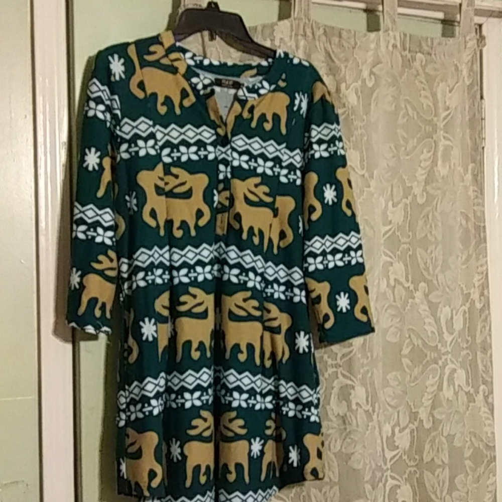 Winter tunic with playful reindeer detail